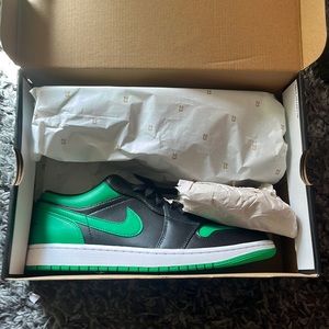 Air Jordan 1 LOW || black / black - lucky Green White // SIZE 11